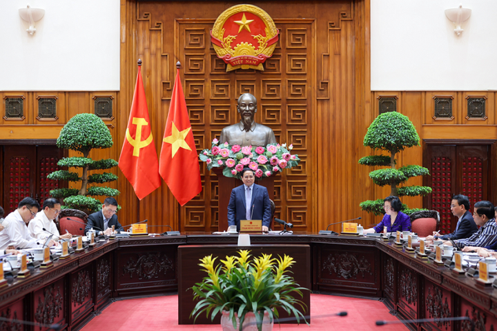 Cần đáp ứng đủ xăng dầu cho sản xuất, kinh doanh và tiêu dùng