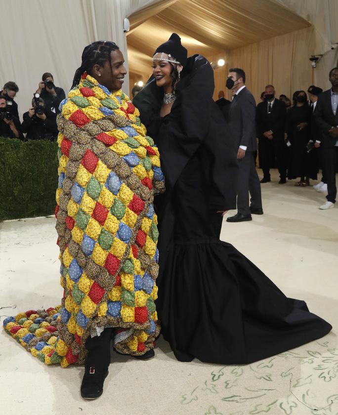 Megan Fox, Jennifer Lopez đọ độ gợi cảm tại Met Gala 2021 - Ảnh 19. Megan Fox, Jennifer Lopez đọ độ gợi cảm tại Met Gala 2021 - Ảnh 19.