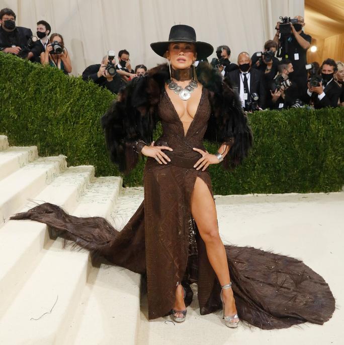 Megan Fox, Jennifer Lopez đọ độ gợi cảm tại Met Gala 2021 - Ảnh 4. Megan Fox, Jennifer Lopez đọ độ gợi cảm tại Met Gala 2021 - Ảnh 4.