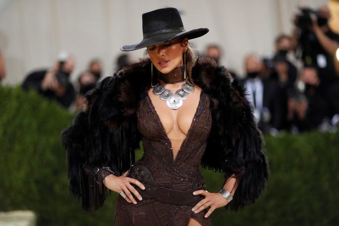 Megan Fox, Jennifer Lopez đọ độ gợi cảm tại Met Gala 2021 - Ảnh 5. Megan Fox, Jennifer Lopez đọ độ gợi cảm tại Met Gala 2021 - Ảnh 5.