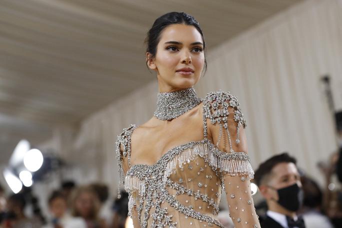 Megan Fox, Jennifer Lopez đọ độ gợi cảm tại Met Gala 2021 - Ảnh 11. Megan Fox, Jennifer Lopez đọ độ gợi cảm tại Met Gala 2021 - Ảnh 11.
