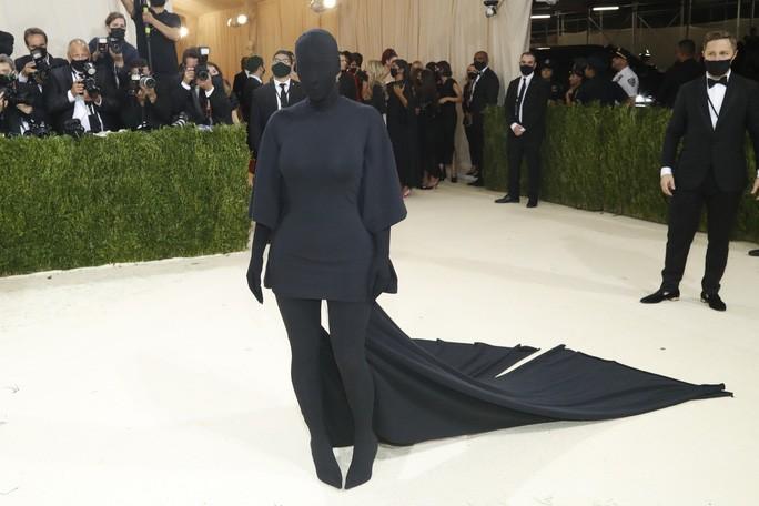 Megan Fox, Jennifer Lopez đọ độ gợi cảm tại Met Gala 2021 - Ảnh 7. Megan Fox, Jennifer Lopez đọ độ gợi cảm tại Met Gala 2021 - Ảnh 7.