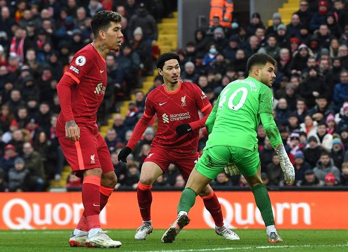 Sao Nhật Bản lập công chuộc lỗi, Liverpool chiếm ngôi nhì bảng Ngoại hạng Anh - Ảnh 4.