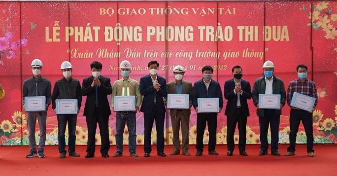 Bộ Giao thông vận tải phát động thi đua trên công trường giao thông - Ảnh 1.