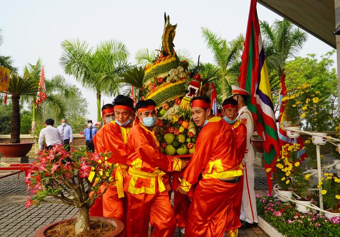 Lãnh đạo TP HCM dâng hương tưởng nhớ các Vua Hùng - Ảnh 5.