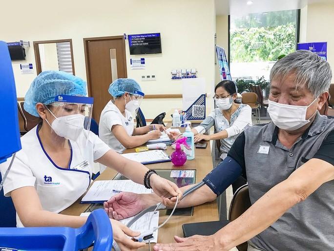 Chính thức mở cổng đăng ký tiêm kháng thể đơn dòng Evusheld ngừa Covid-19 - Ảnh 1.