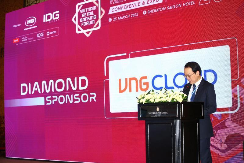 Ngân hàng gấp rút “chạy đua” chuyển đổi số sau dịch