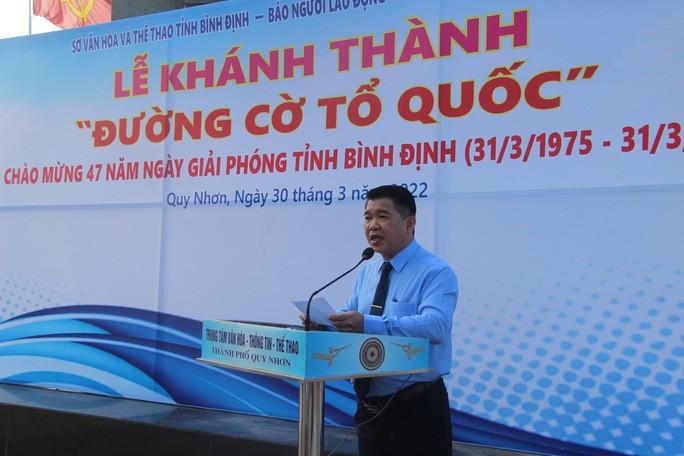 Rực rỡ Đường cờ Tổ quốc trên tuyến phố đắc địa nhất Bình Định - Ảnh 3.