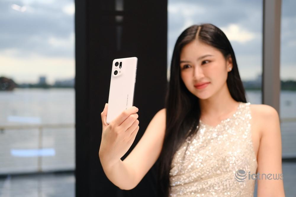 Oppo ra mắt Find X5 Pro 5G, giá 32,99 triệu đồng