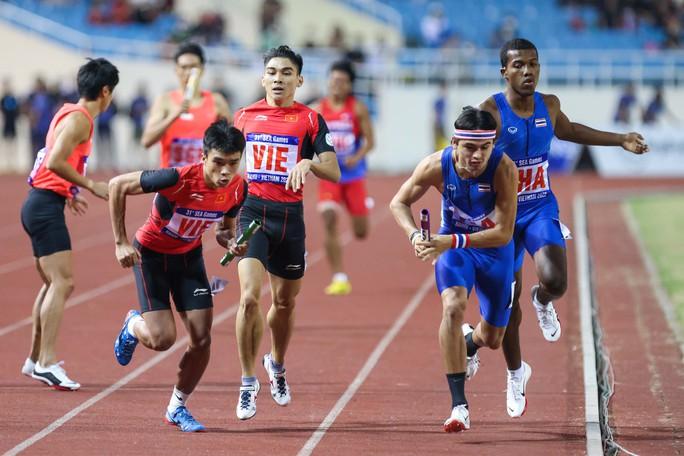 Thần đồng điền kinh Thái Lan khoe tốc độ kinh ngạc tại SEA Games 31 - Ảnh 8.