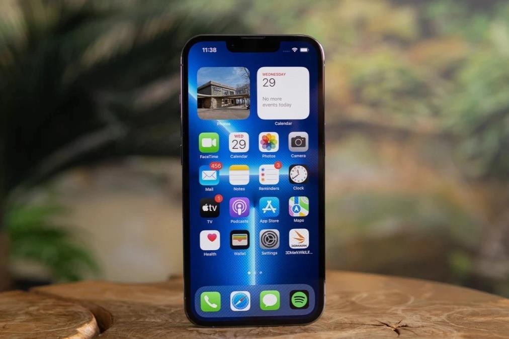 10 năm nữa, giá bán iPhone sẽ tăng lên hơn 6.000 USD? - 1