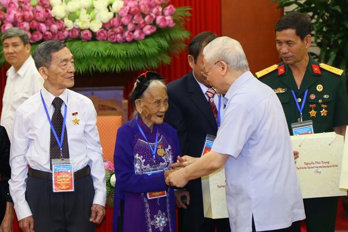 Tổng Bí thư Nguyễn Phú Trọng: Hãy sống và làm việc sao cho xứng đáng với những người đã hi sinh vì Tổ quốc, vì nhân dân! - Ảnh 1.