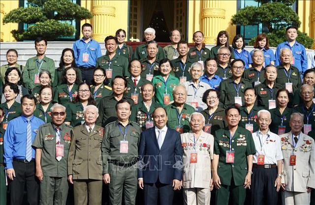 Chủ tịch nước gặp mặt 100 đại biểu cựu thanh niên xung phong - Ảnh 1.