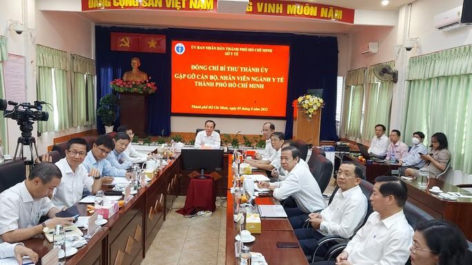 TP HCM: Không chỉ nhân viên y tế mà cả cán bộ quản lý cũng nghỉ việc  - Ảnh 1.