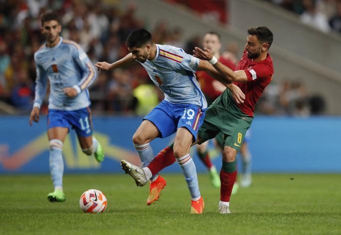 Tây Ban Nha giành vé phút 88, Ronaldo lỗi hẹn Nations League - Ảnh 1.