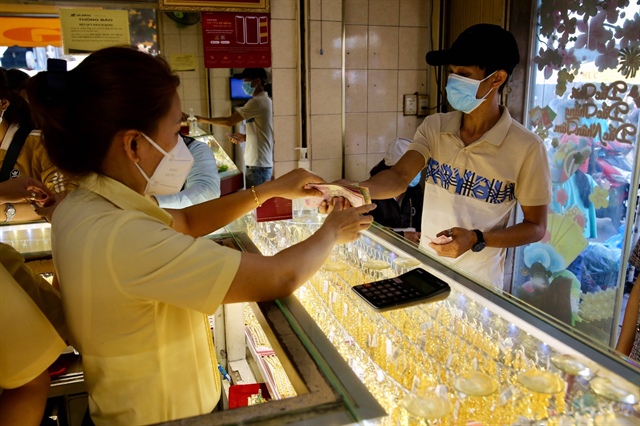 Giá vàng hôm nay 20.10.2022: Thế giới lao dốc nhưng SJC cố thủ sát 67 triệu đồng - ảnh 1
