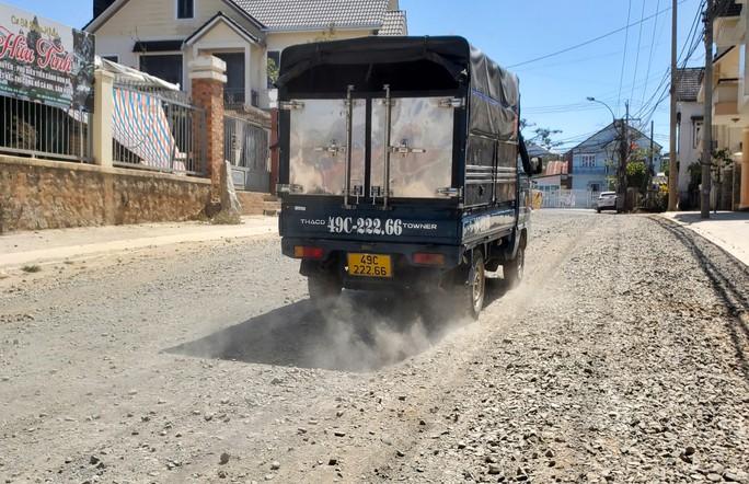 Dự án thi công rùa bò, người dân Đà Lạt phải đóng cửa suốt ngày đêm tránh bụi bủa vây khắp nơi - Ảnh 4.