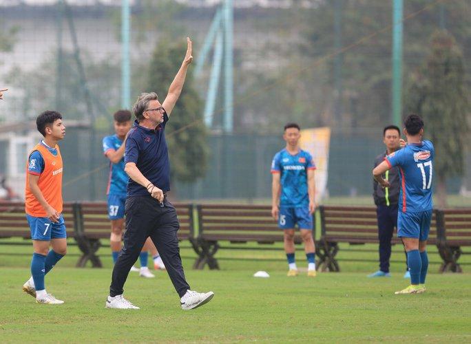 HLV Troussier: “Tôi không có ý định giữ nguyên những gì ông Park đã làm” - Ảnh 1.