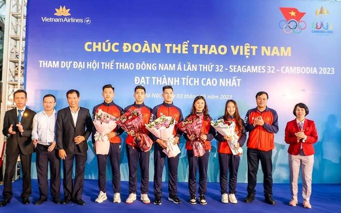 Quốc kỳ 11 quốc gia tung bay tại SEA Games 32 - Ảnh 16.