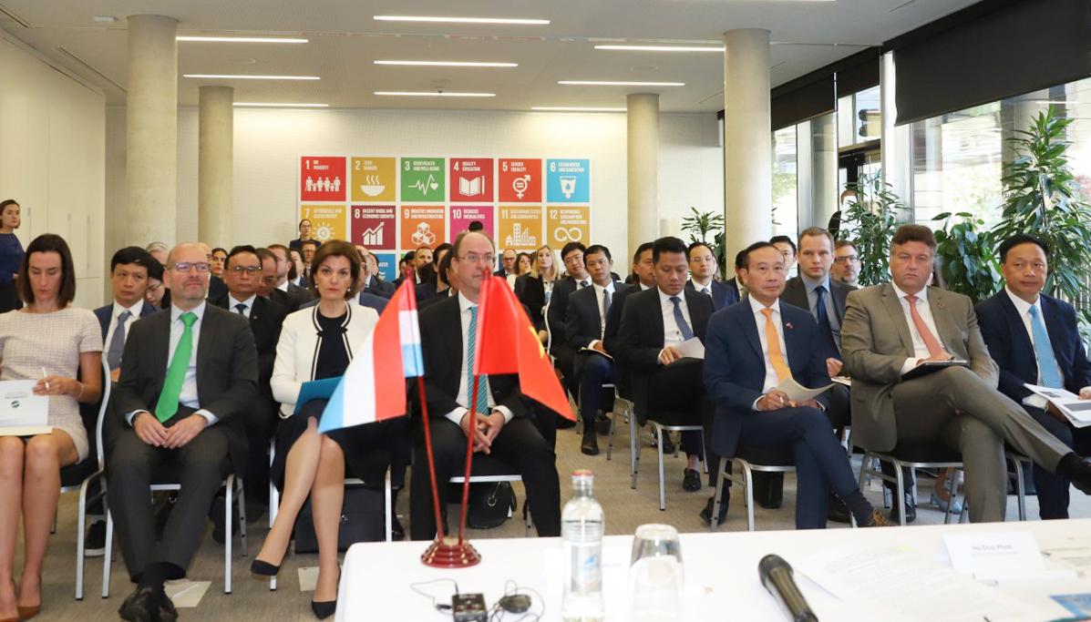 Hội nghị bàn tròn về kết nối thị trường vốn đã thu hút được sự quan tâm đặc biệt của Sở Giao dịch Chứng khoán Luxembourg, các quỹ đầu tư, các doanh nghiệp, nhà đầu tư lớn tại Luxembourg và một số quốc gia lân cận. Ảnh: D. Thái