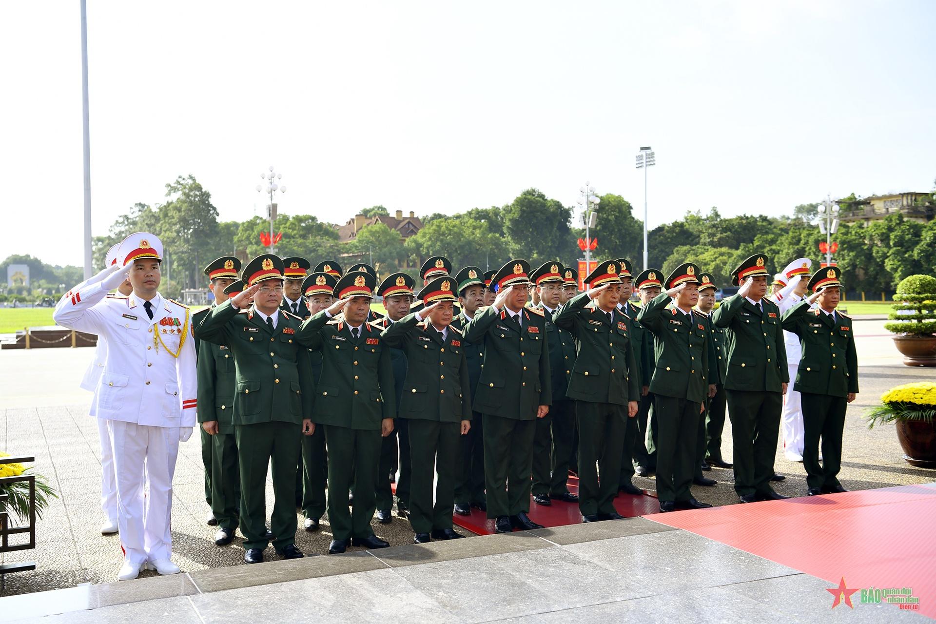 Lãnh đạo Đảng, Nhà nước vào Lăng viếng Chủ tịch Hồ Chí Minh và tưởng niệm các Anh hùng liệt sĩ