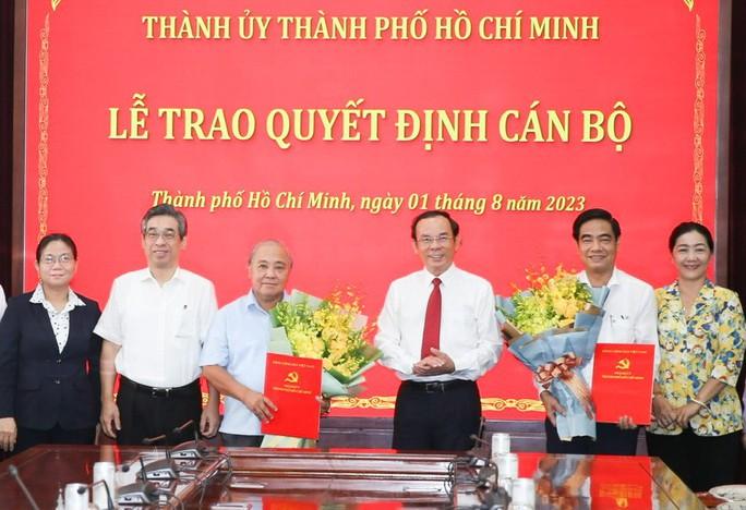 Thành ủy TP HCM trao quyết định cán bộ - Ảnh 1.