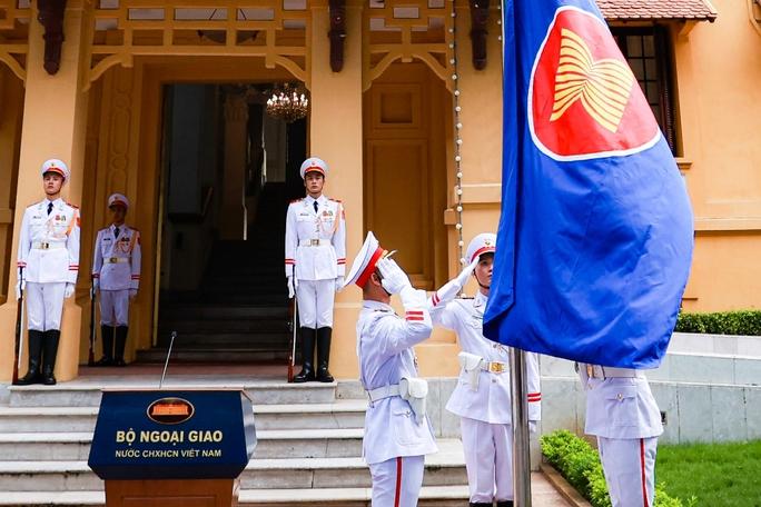 Trang trọng lễ Thượng cờ ASEAN tại Hà Nội - Ảnh 9.