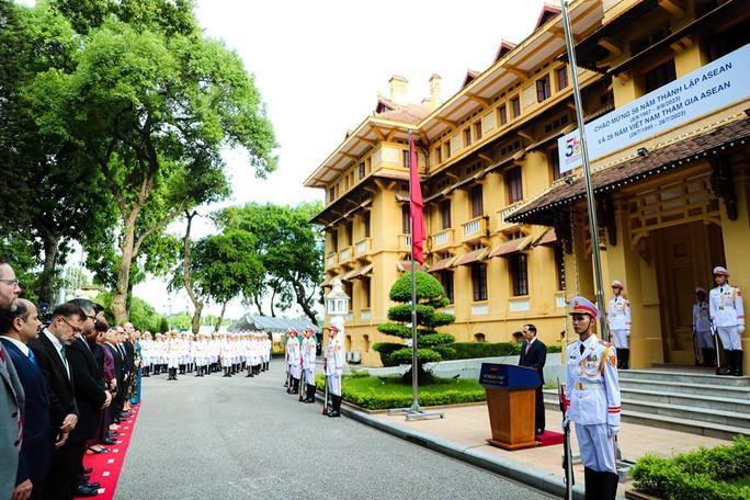 Trang trọng lễ Thượng cờ ASEAN tại Hà Nội - Ảnh 3.