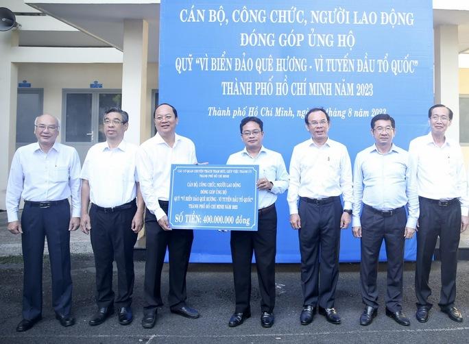 400 triệu đồng ủng hộ Quỹ “Vì biển đảo quê hương – Vì tuyến đầu Tổ quốc” TP HCM - Ảnh 1.