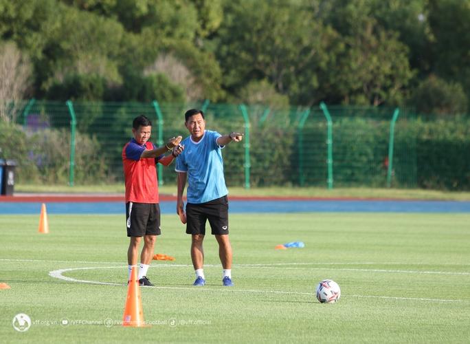 Tuyển Olympic Việt Nam làm quen sân đấu ở Trung Quốc - Ảnh 9.