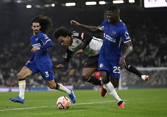 Thắng Fulham 2-0, Chelsea chưa trở lại tốp 10 - Ảnh 1.