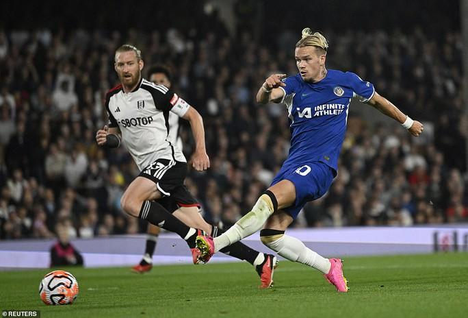 Thắng Fulham 2-0, Chelsea chưa trở lại tốp 10 - Ảnh 2.