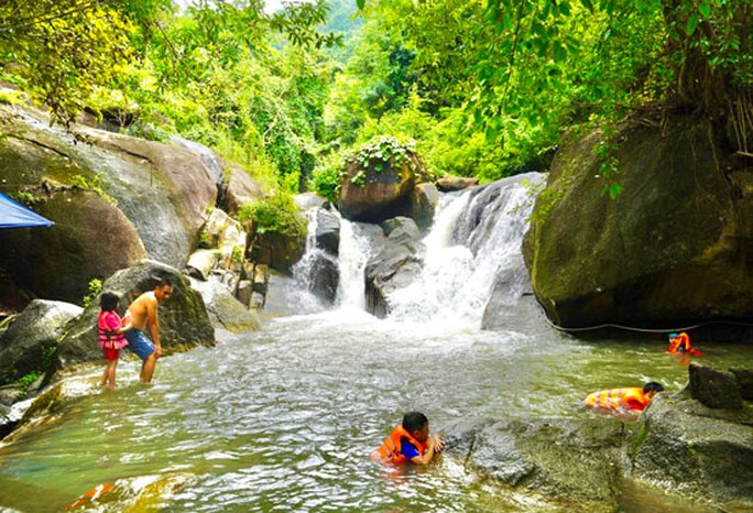 Chán đi biển, hãy đổi gió với suối Đá, núi Dinh - Ảnh 1.