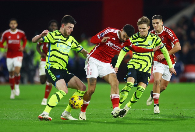 Hiệp 2 bùng nổ, Nottingham Forest suýt lật đổ Arsenal- Ảnh 2.