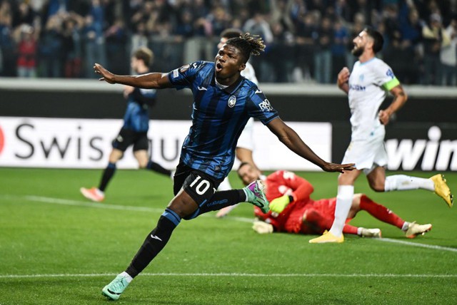 El Toure ghi bàn ấn định chiến thắng 3-0