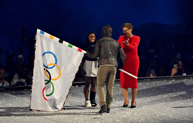 Tom Cruise đu dây trao cờ bế mạc Olympic 2024, Mỹ nhất toàn đoàn ngày cuối- Ảnh 11.