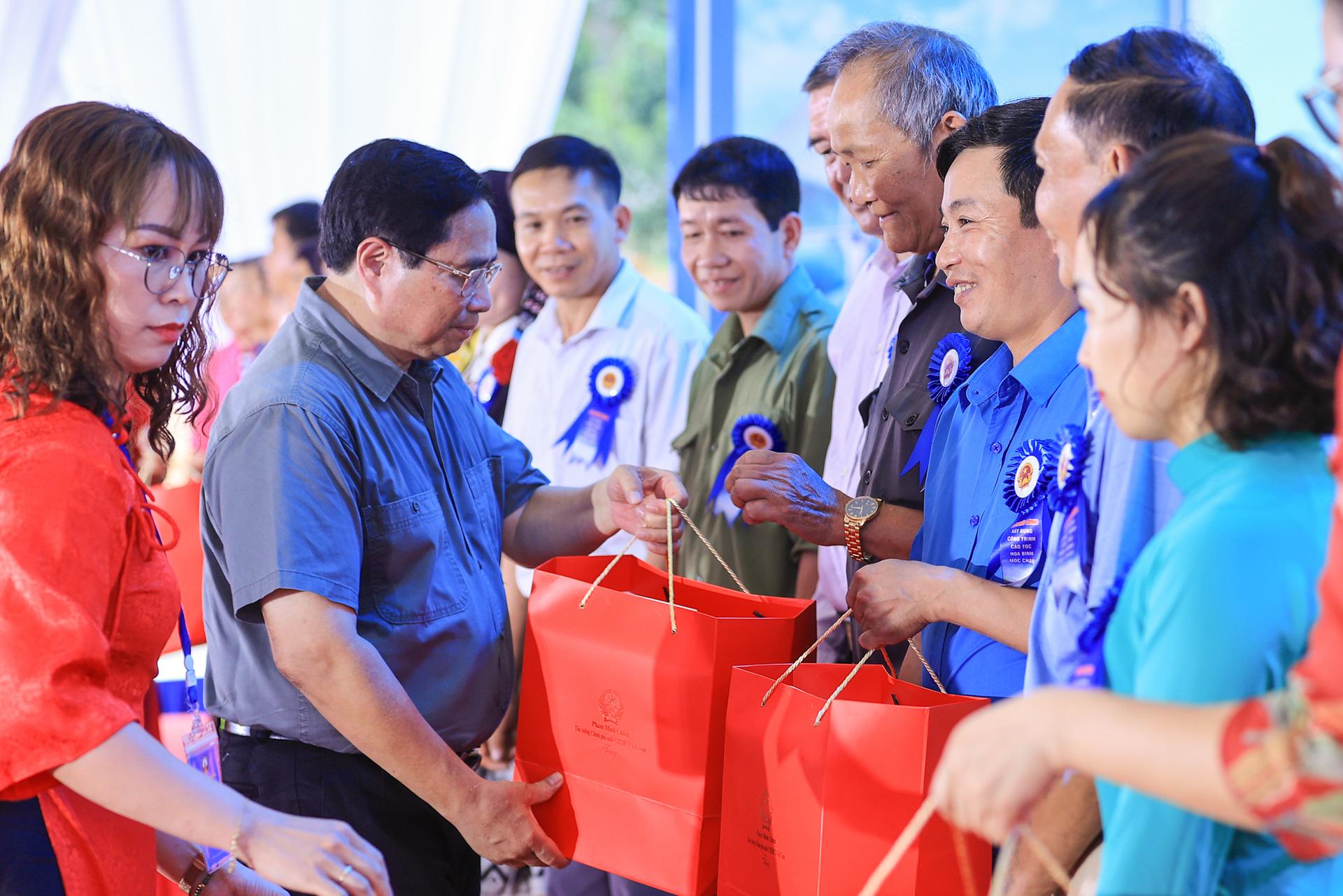 thu tuong pham minh chinh du le khoi cong tuyen cao toc hoa binh  moc chau hinh 6