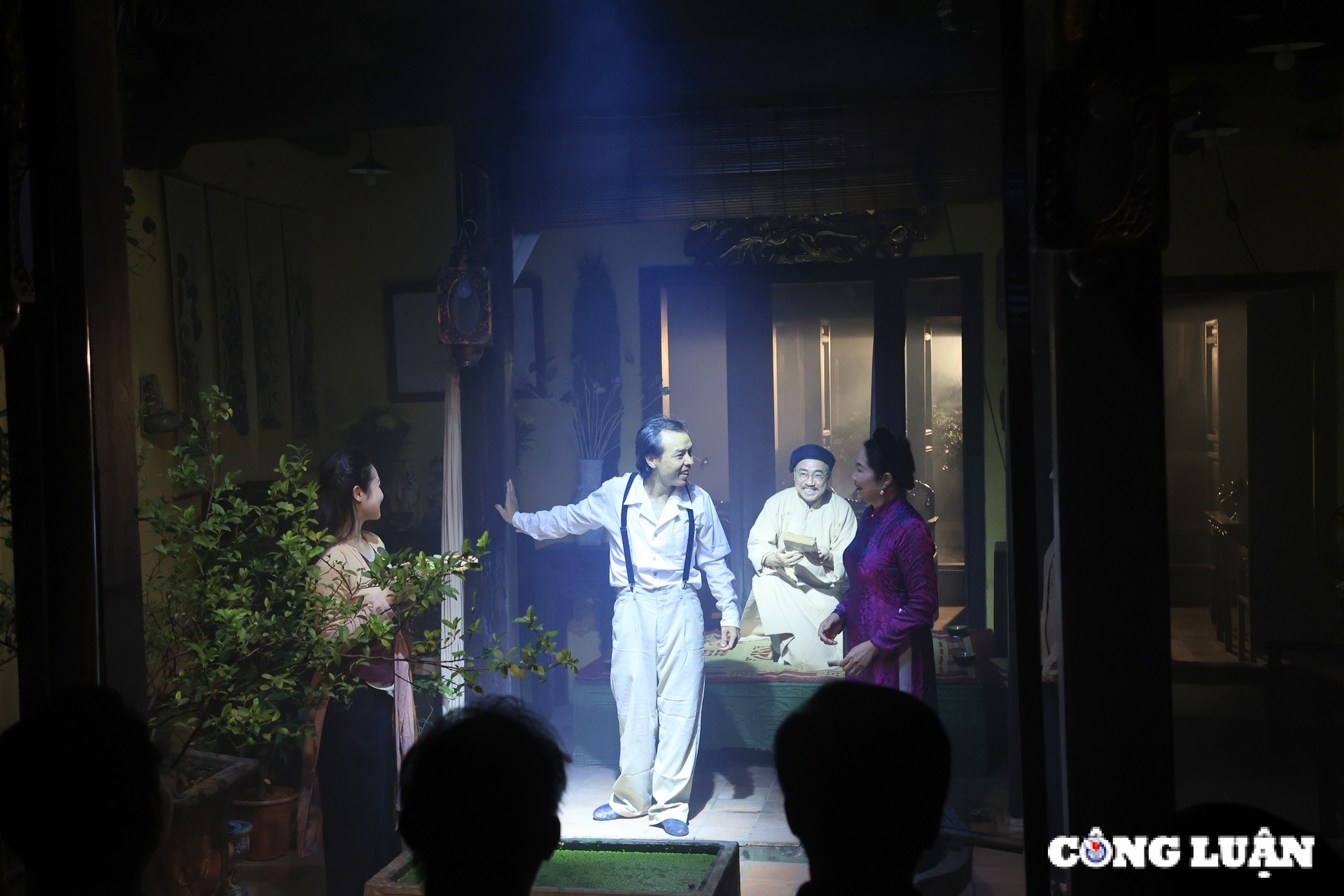 du khach trai nghiem show thuc canh chuyen pho hang o pho co ha noi hinh 1