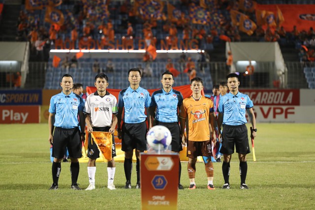 Trọng tài V-League liên tục mắc sai sót- Ảnh 2.