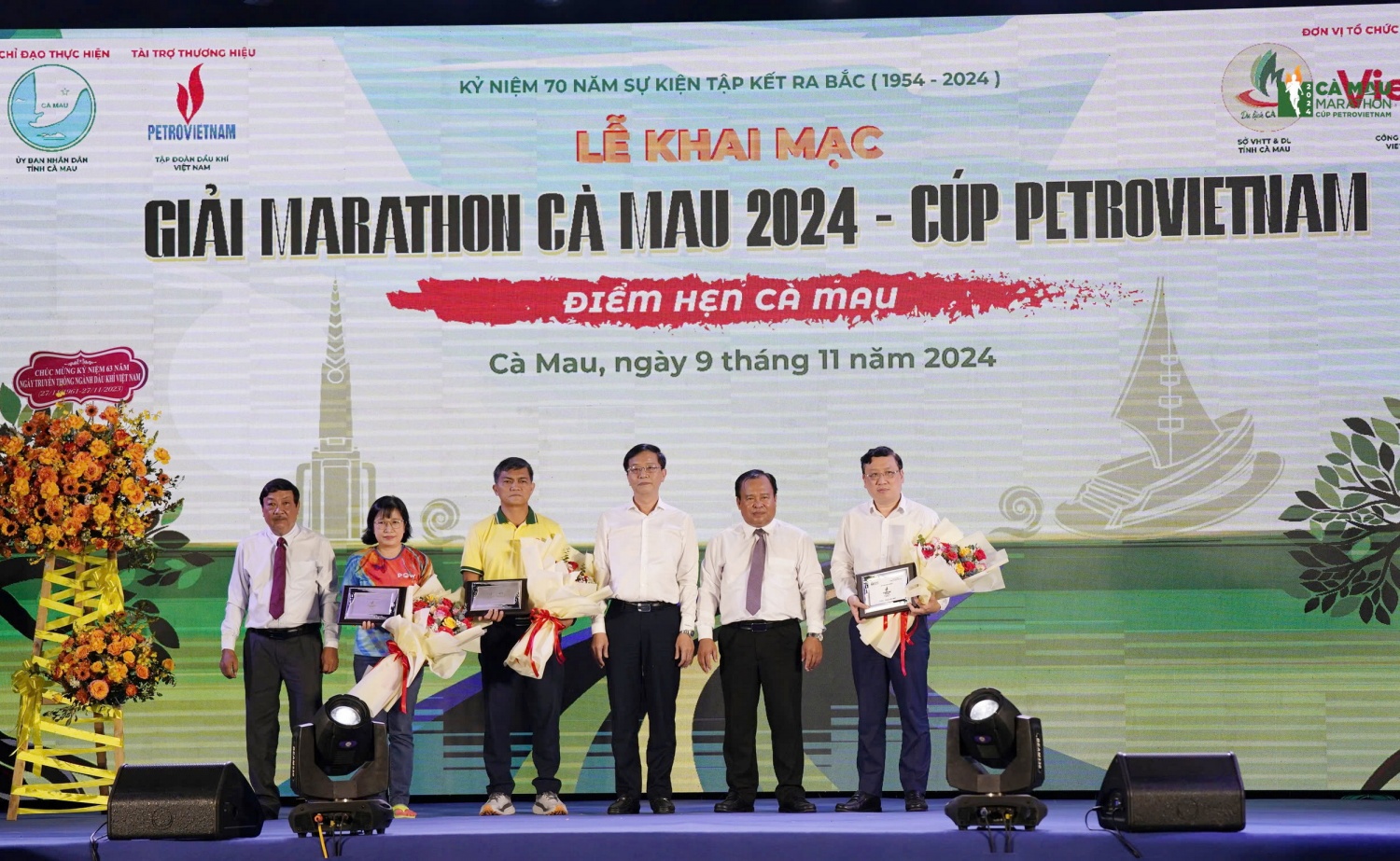 PV GAS và các đơn vị tài trợ kim cương ủng hộ Lễ khai mạc Giải marathon