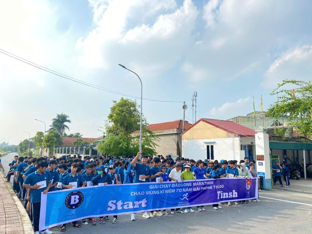 Thầy trò trường Phổ thông Võ thuật Bảo Long tham gia Giải chạy Marathon Bảo Long Family