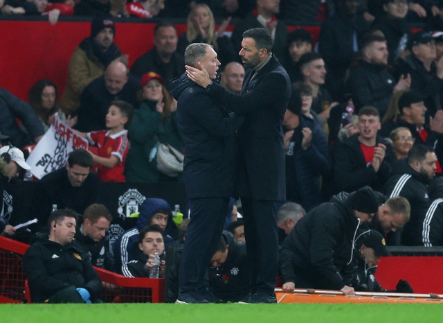 Van Nistelrooy ngồi "ghế nóng", Leicester mơ tách tốp Ngoại hạng Anh- Ảnh 4. Van Nistelrooy ngồi "ghế nóng", Leicester mơ tách tốp Ngoại hạng Anh- Ảnh 4.