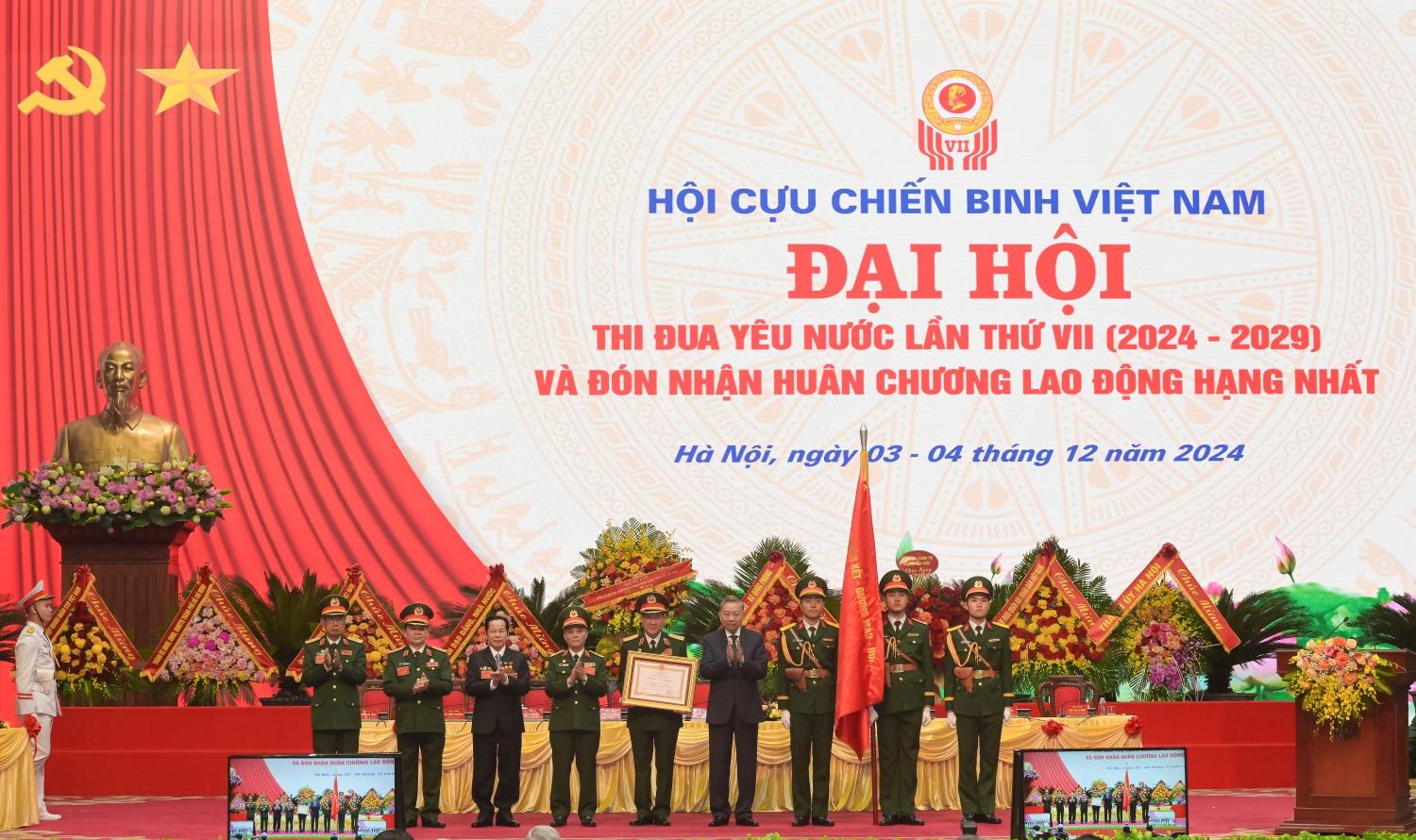 Tại Đại hội, Tổng Bí thư Tô Lâm đã trao tặng Huân chương Lao động hạng Nhất cho Hội Cựu Chiến binh Việt Nam, vì đã có nhiều đóng góp lớn vào sự phát triển kinh tế - xã hội của đất nước.