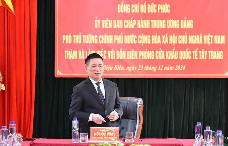 Phó Thủ tướng Hồ Đức Phớc phát biểu tại buổi làm việc với Đồn biên phòng cửa khẩu quốc tế Tây Trang. 