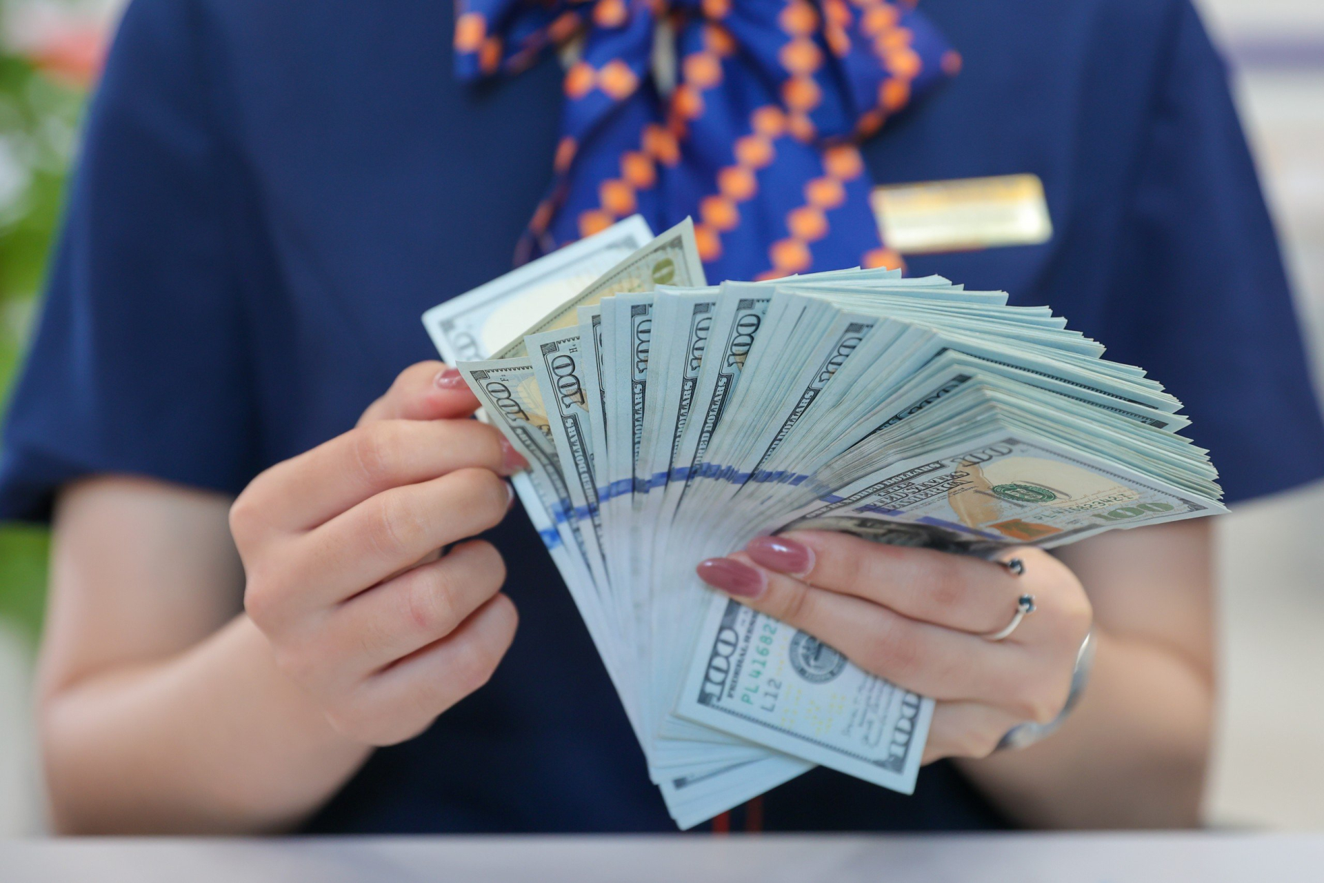 gia usd dao chieu giam hinh 1