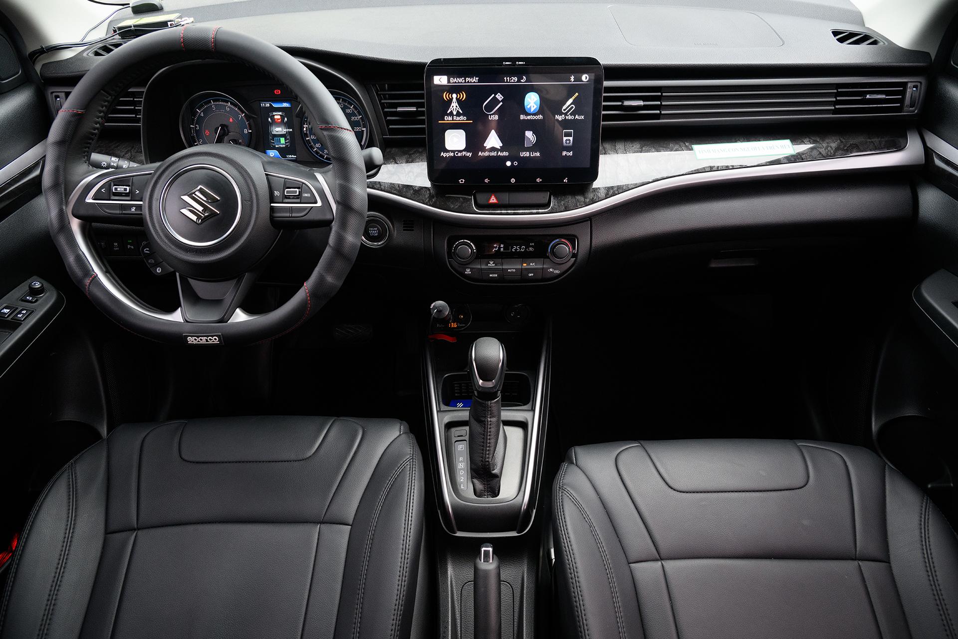 phia sau cu but toc cua hien tuong suzuki xl7 hybrid hinh 4