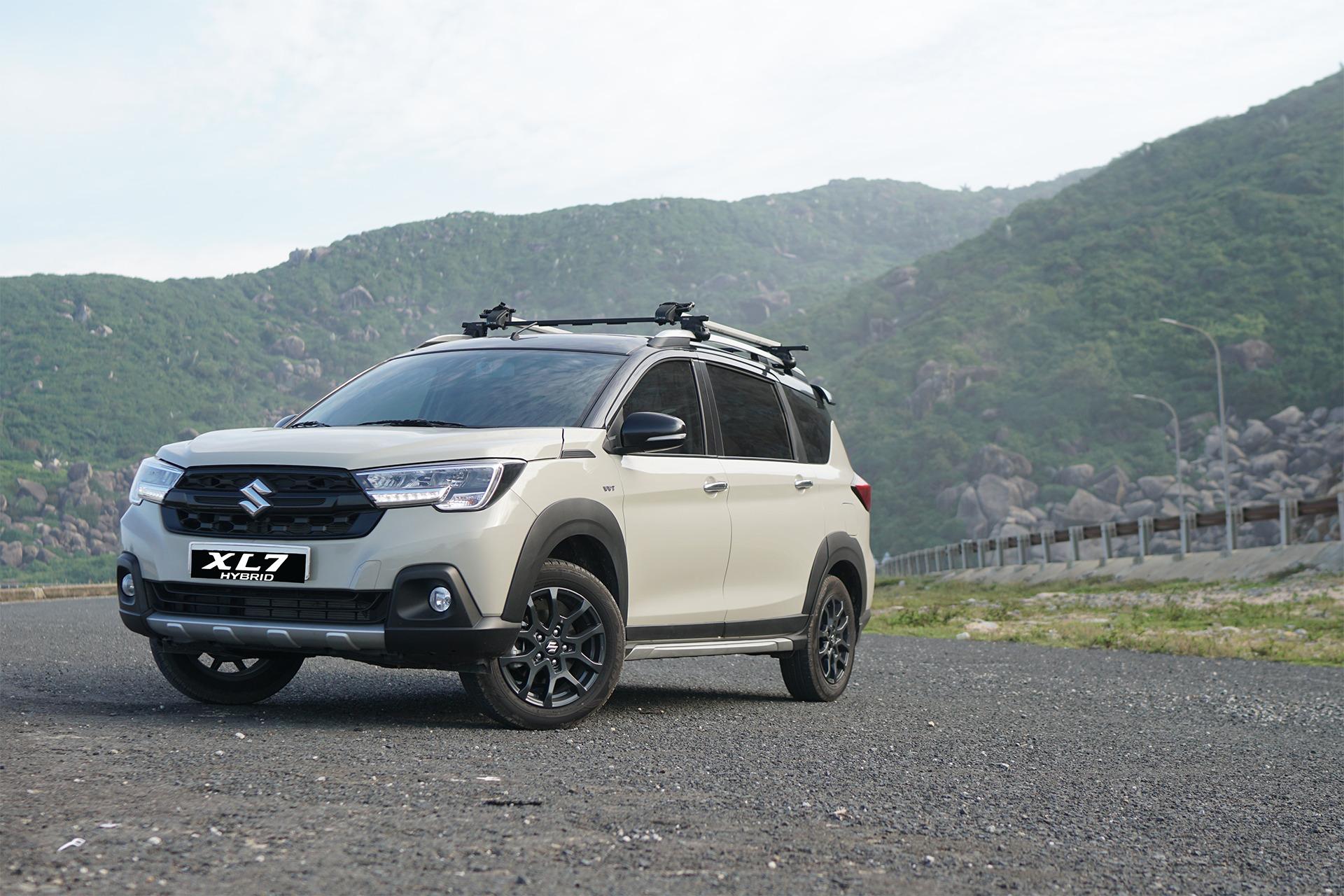 phia sau cu but toc cua hien tuong suzuki xl7 hybrid hinh 2