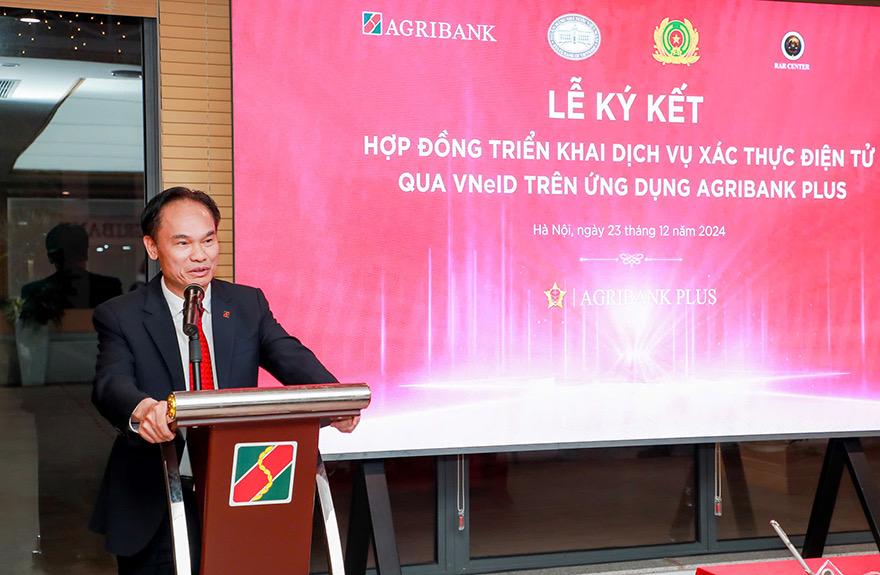 le ky ket trien khai dich vu xac thuc dien tu qua vneid tren ung dung agribank plus giua agribank va trung tam rar  bo cong an hinh 5
