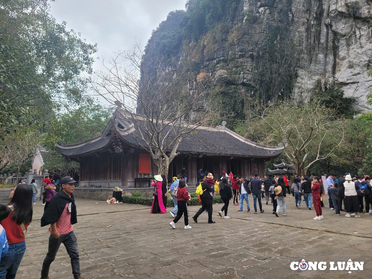 ninh binh doanh thu du lich uoc dat gan 1000 ty dong trong 9 ngay nghi tet hinh 3