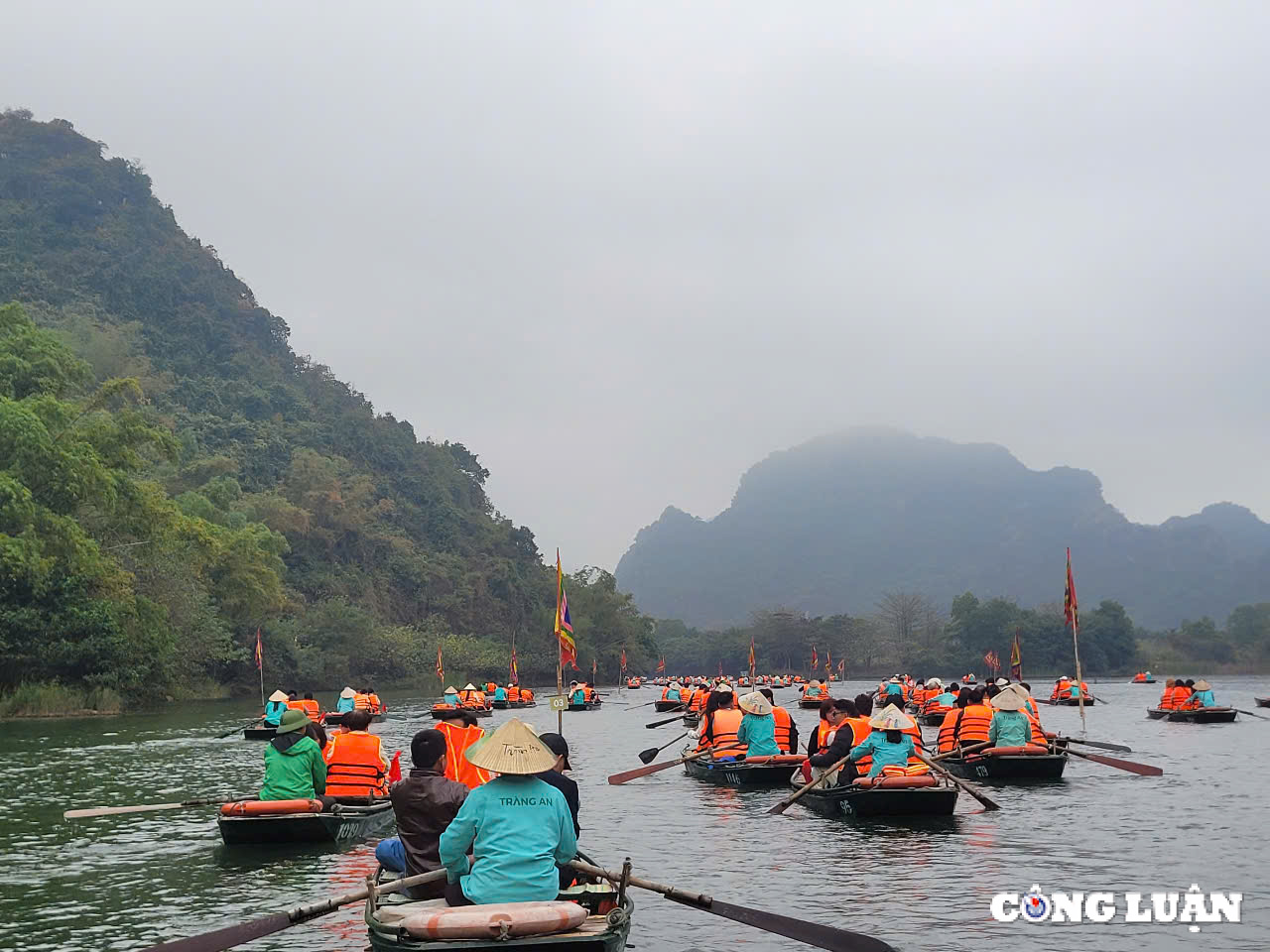 ninh binh doanh thu du lich uoc dat gan 1000 ty dong trong 9 ngay nghi tet hinh 2